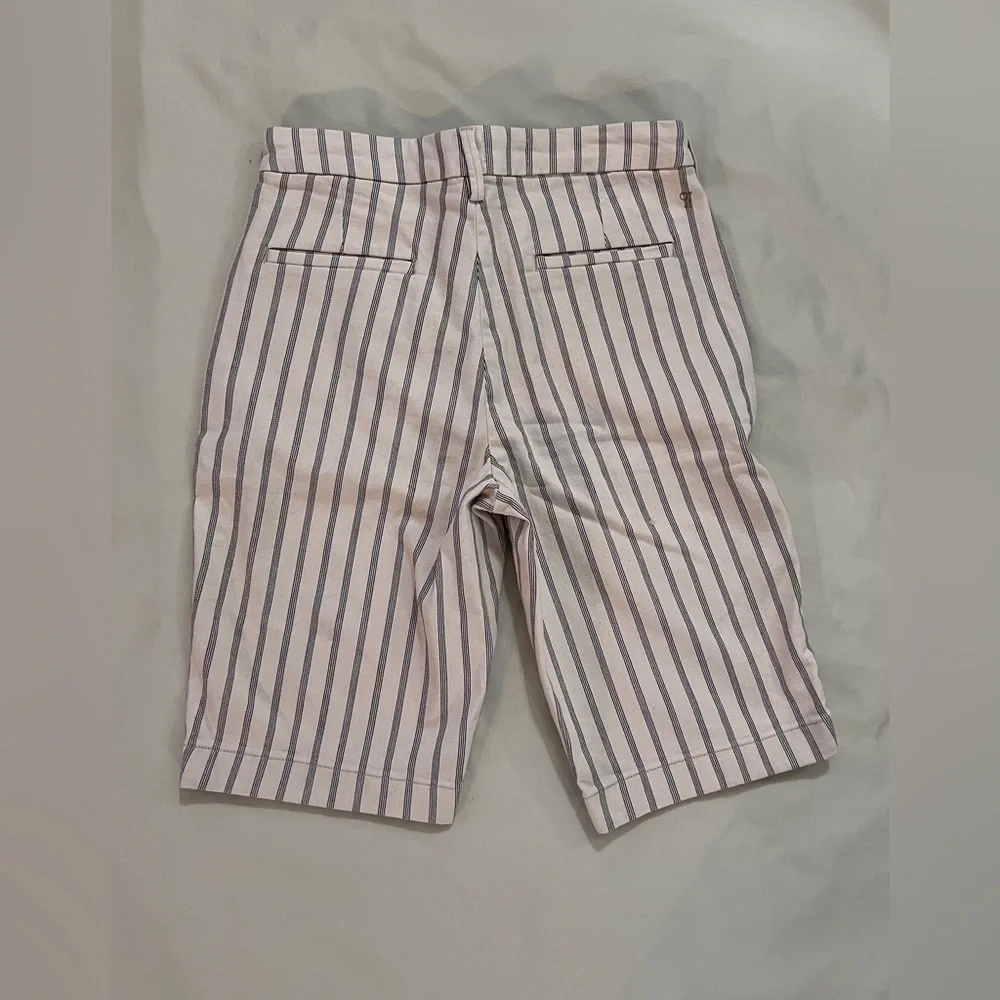 Anthropologie x Pilcro
Size 30 Cream color shorts EUC - Picture 8 of 16